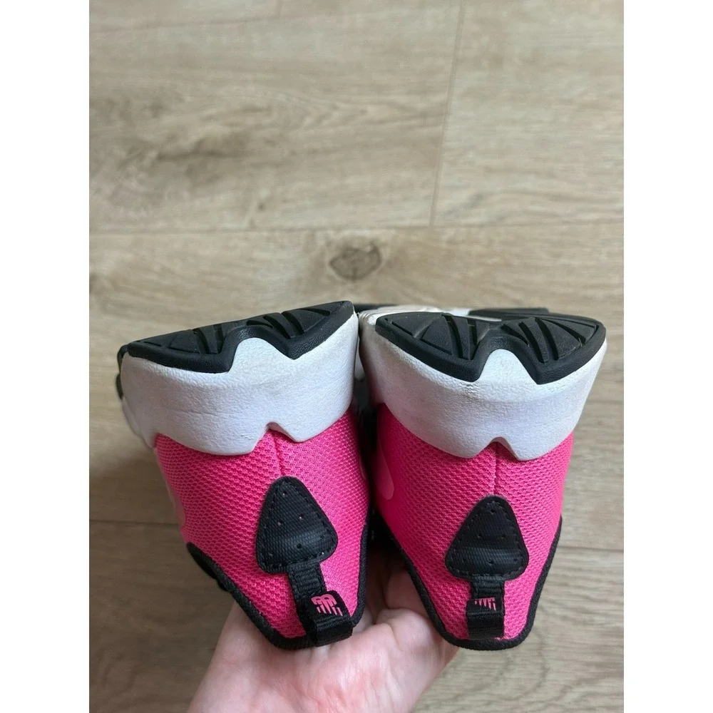 EUC Girls Shoes New Balance Kids Rave Run v2 (Big Kid) Pink and Black Size 1.5